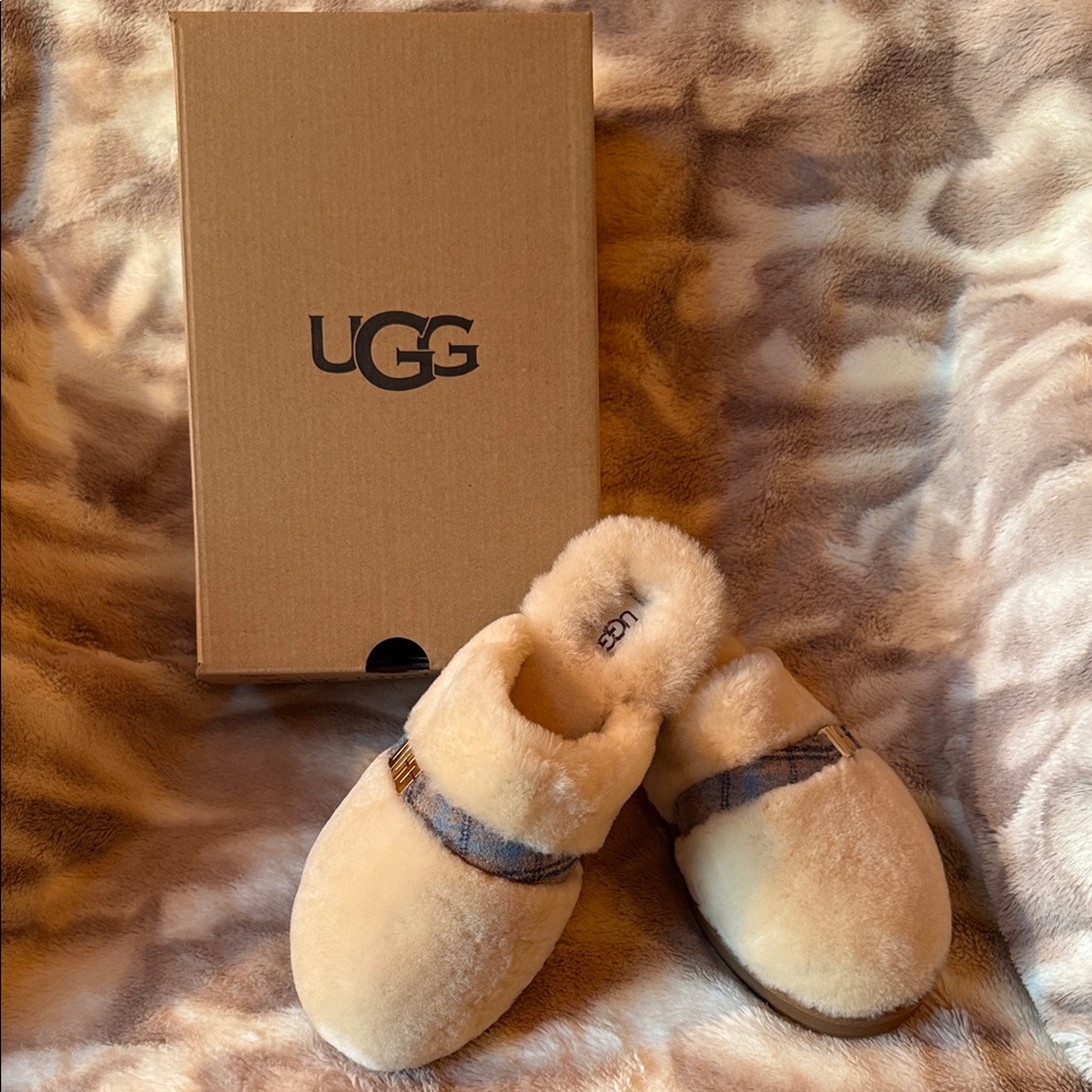 UGG women's Dalla Plaid sz 8 NIB